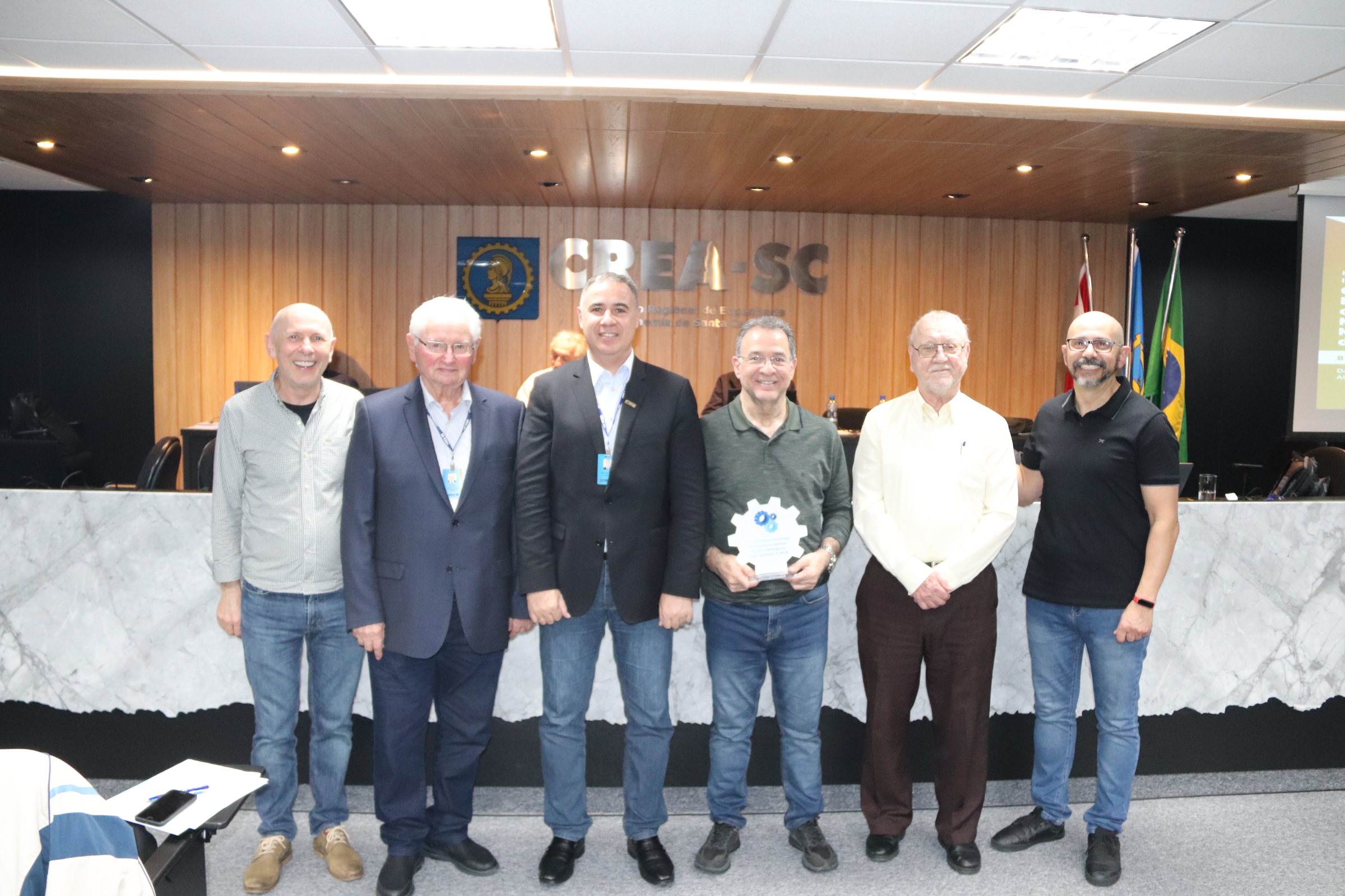 Profissionais do Rio Grande do Sul, acompanhado do 1º vice-presidente, Eng. Marco Aurélio Caminha